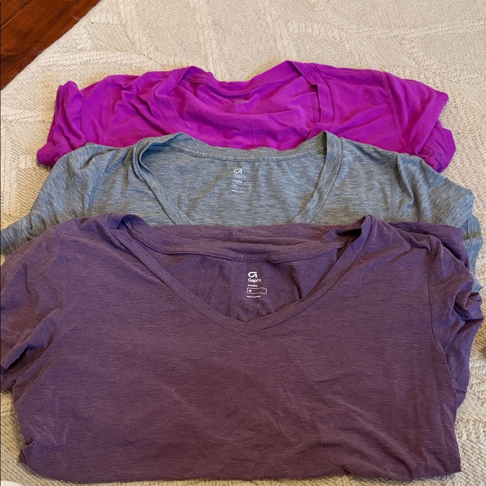 Set of Three V-Neck T-Shirts in Purple and Gray GapFit breathe